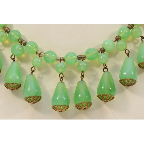 492 - A 9ct gold antique green and clear glass bead necklace, 48.3g