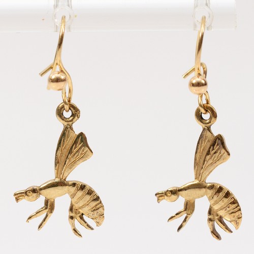 504 - A pair of 9ct gold insect drop earrings with hooks, 20mm drop, 2.1g