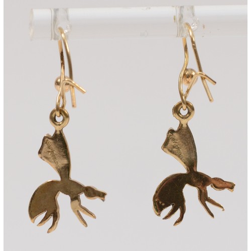 504 - A pair of 9ct gold insect drop earrings with hooks, 20mm drop, 2.1g