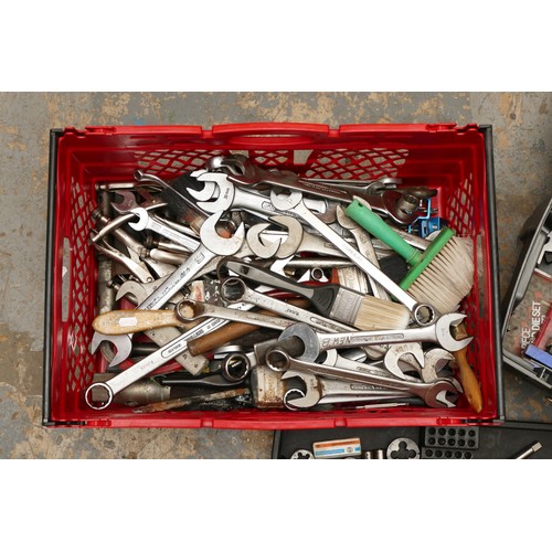 23 - A B&Q plastic tool box and a red crate of mixed tools, including threading equipment, paint brushes ... 