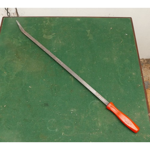 35 - A large Snap On pry bar (length 86cm).