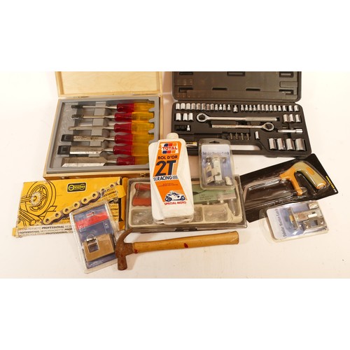 61 - A collection of tools to include: A ratchet and socket set, a two way hand riveter and a Marples set... 