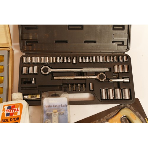 61 - A collection of tools to include: A ratchet and socket set, a two way hand riveter and a Marples set... 