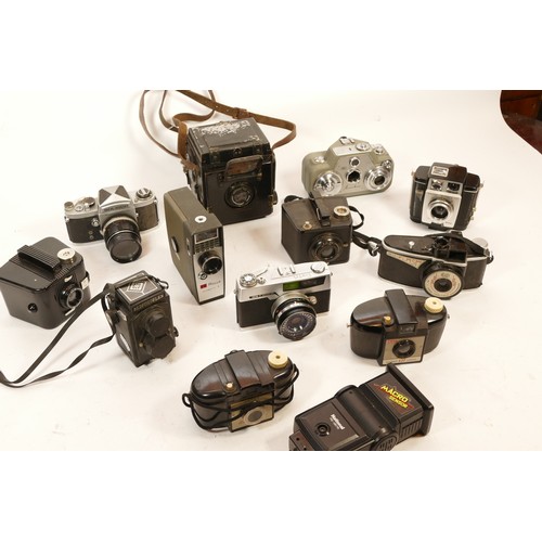 160 - A collection of cameras and camera accessories, to include, Ilfoflex Ilford, Soligor Miranda, Minolt... 