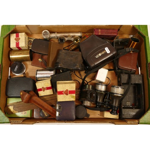 160 - A collection of cameras and camera accessories, to include, Ilfoflex Ilford, Soligor Miranda, Minolt... 