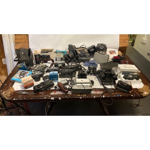 162 - A collection of cameras, to include, Polaroid Joycam, Zenit TTL, Minolta Hi-Matic 11, Canon UC9 Camc... 