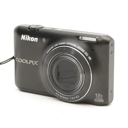 190 - A Nikon Coolpix S6400 digital camera.