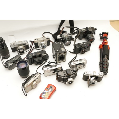 222 - A collection of cameras and camera accessories, to include, Yashica 270, Minolta 7S, Coronet Cadet, ... 