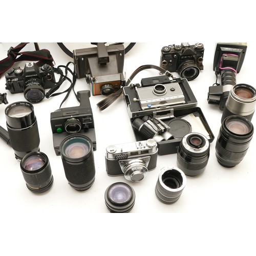 229 - A collection of cameras and camera accessories, to include, Polaroid 2000, Polaroid Color Swinger II... 