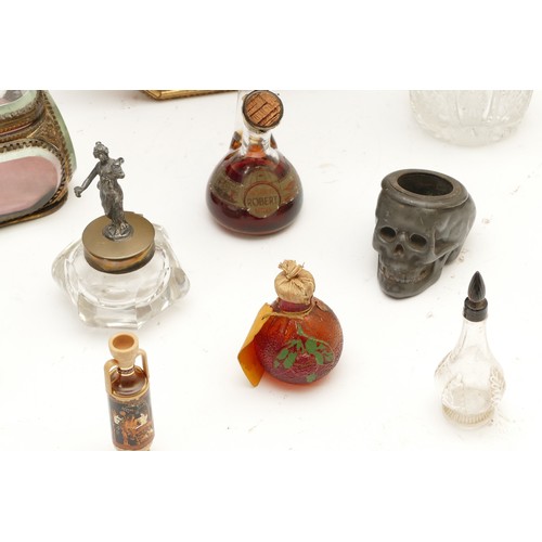 289 - A collection of collectables, to include crystal glass inkwells, a novelty pewter inkwell in the for... 