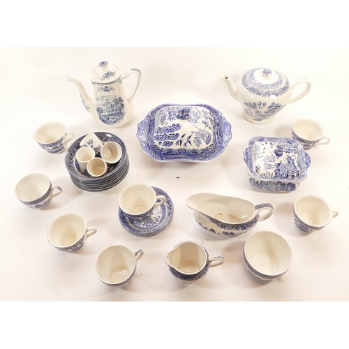 325 - A collection of blue and white Willow pattern ceramics to include coffee pot, tea cups, side plates,... 