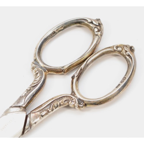 425 - A pair of silver handled scissors, Birmingham 1969, 18.5cm.