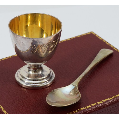 438 - An Asprey egg cup and spoon Christening set, Sheffield 1996, egg cup engraved 'HTAF', cased, 63gm.