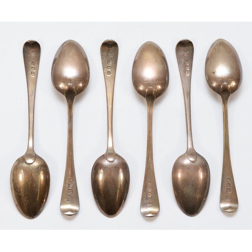 462 - A George IV silver set of tea spoons, London 1820, 127gm