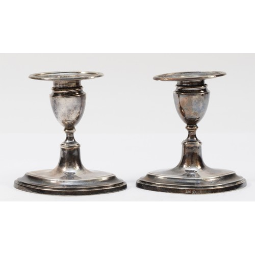 490 - An Edwardian silver pair of desk candlesticks, Sheffield 1907, 10cm, loaded.
I think that the sconce... 