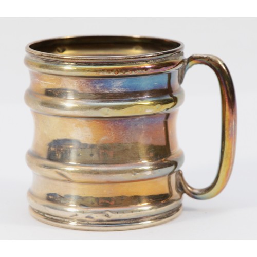 494 - An Edwardian silver ribbed christening mug, Birmingham 1907, no engraving, 5.5cm, 31gm