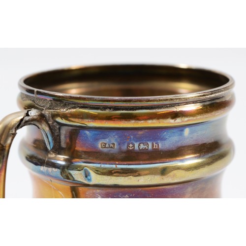 494 - An Edwardian silver ribbed christening mug, Birmingham 1907, no engraving, 5.5cm, 31gm