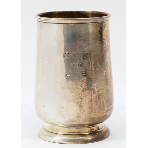 495 - An Edwardian silver presentation christening mug, Birmingham 1908, 9cm, 105gm