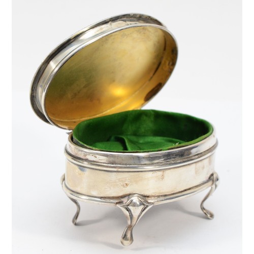 506 - An oval silver trinket box, Birmingham 1909, with silk liner, raised on four feet, 8 x 5.5cm