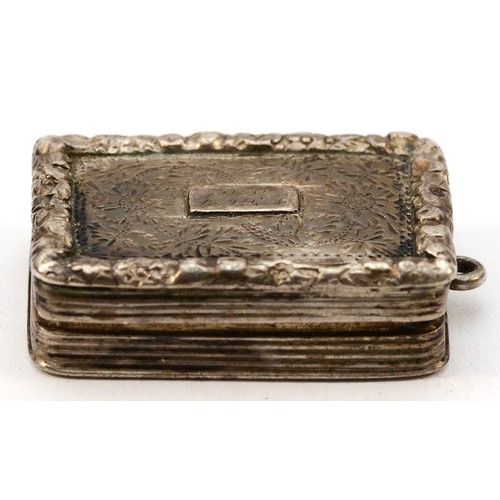 533 - A William IV silver vinaigrette, Birmingham 1830, with gilt floral engraved and pierced grille, not ... 