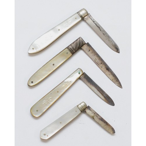 537 - Four Victorian and later silver and mother of pearl fruit knives (4)