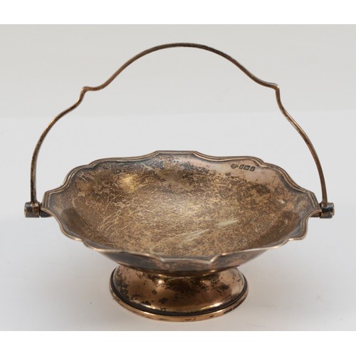 550 - A silver swing handle basket, Birmingham 1909, diameter 11.5cm, 109gm