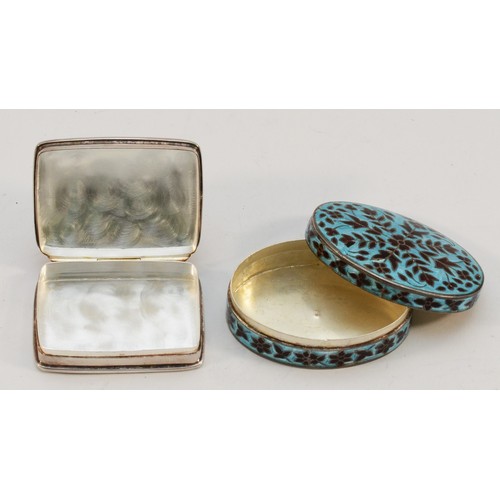 559 - A 925 silver and enamel oval pill box, 6.5cm, together with another 925 silver pill box with feather... 