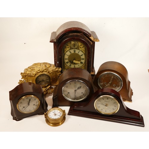 676 - A collection of mid twentieth-century and later mantel clocks, wall clocks and barometers, to includ... 