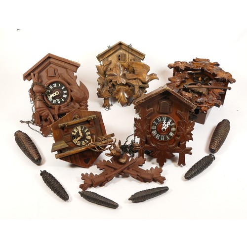 685 - A collection of five mid-twentieth century Black Forest cuckoo clocks, having single and twin train ... 