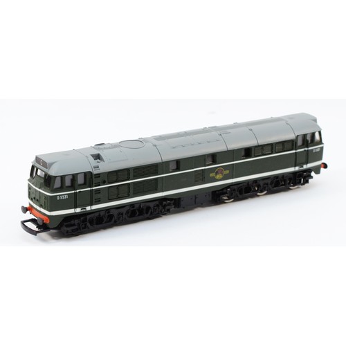 9 - An Airfix 00 gauge diesel locomotive, D5531.