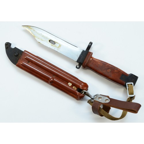 369 - A mid 20th century Russian AKM Type II Bayonet, with scabbard, 15cm.
This bladed product is not for ... 