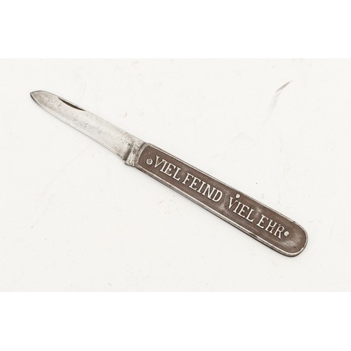 373 - WWII period German pocket knife, marked 'Viel Feind Viel Ehr' makers name J. A. Henckles, 7cm.
This ... 