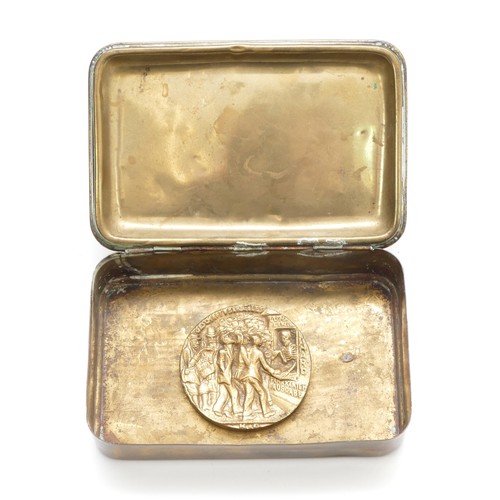 402 - A WWI brass Queen Mary 1914 Christmas tin, 13
x 8.5cm, together with a German Lusitania medal, dated... 