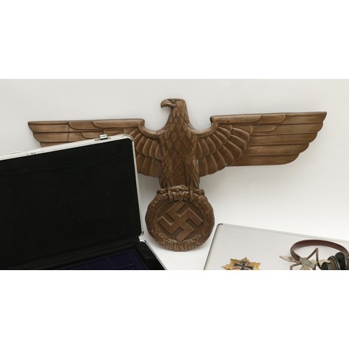 511 - WWII collection of German memorabilia to include a reproduction Wehrmacht eagle wall plaque, an elec... 