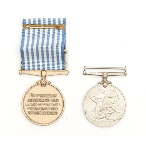 555 - ERII Pair of the United Nations Korea war medal with a ERII 1950-1953 Korean medal, presented to 221... 