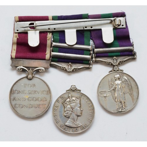 578 - ERII mounted Trio of the Malaya, Radfan with the clasp South Arabia and Regular Army medal, presente... 