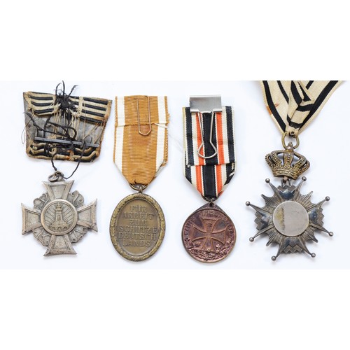 584 - WWI German medals to include The West Wall, Fury Dagerland, Prussian Veterans Honour Cross and the 1... 