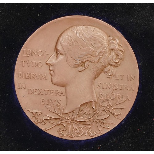 688 - 1897 Queen Victoria Diamond Jubilee bronze medal, by G.W. de Saulles, boxed.