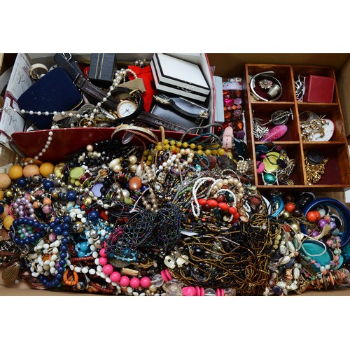 67 - A collection of assorted costume jewellery