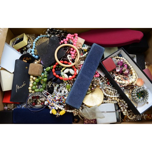 72 - A collection of assorted costume jewellery