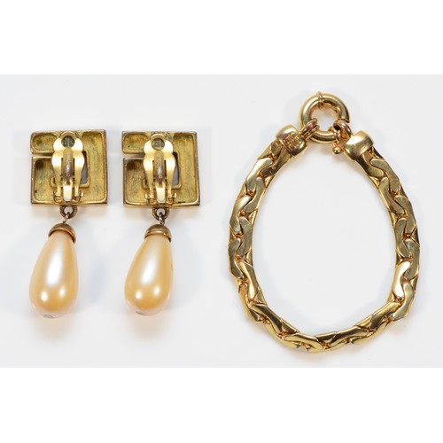 85 - Givenchy, a pair of gilt metal and imitation pearl clip on earrings, 55mm, with a Givenchy gilt meta... 