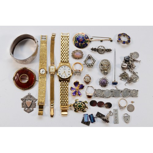 89 - A small collection of silver and costume jewellery, to include hardstone brooches, a 925 silver hing... 