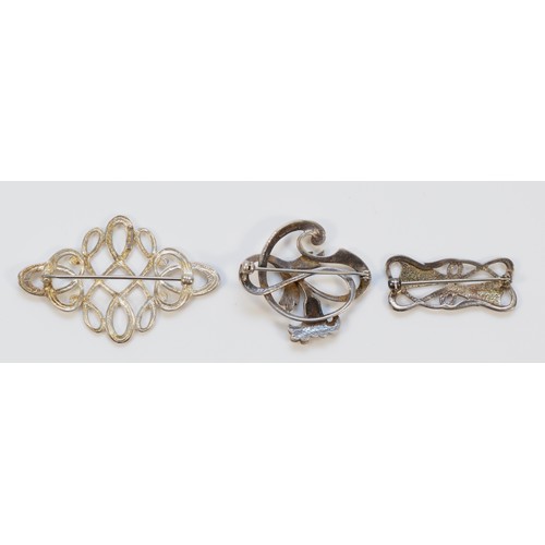 124 - Ola Gorie, a 925 silver Celtic brooch, 50mm, together with two smaller similar 925 silver brooches, ... 