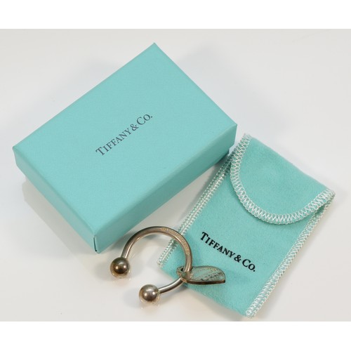 140 - Tiffany & Co, 2001, a 925 silver key ring, 21g, with bag and box