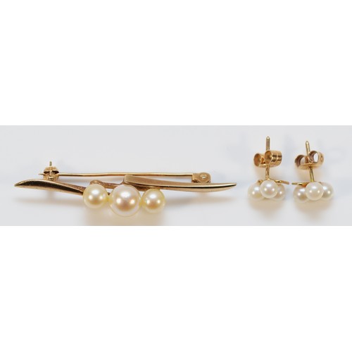 170 - A 9ct gold bar brooch set with three cultured pearls, 45mm  and a pair of 9ct gold and three culture... 