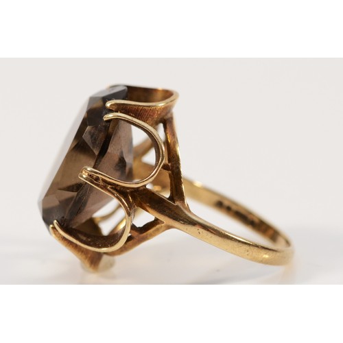 186 - A 9ct gold smokey quartz dress ring, 18mm x 13mm, O, 5.6g