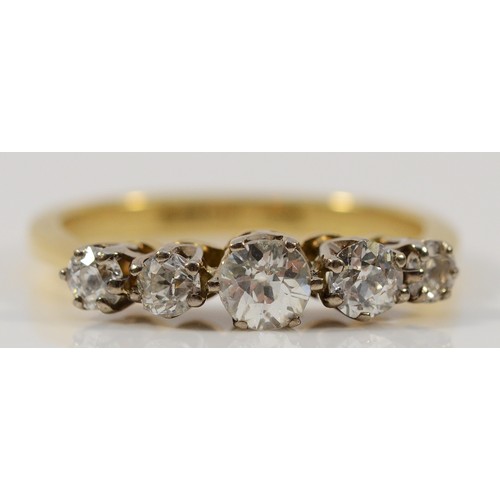 187 - An 18ct gold brilliant cut diamond five stone ring, M, 3.1g