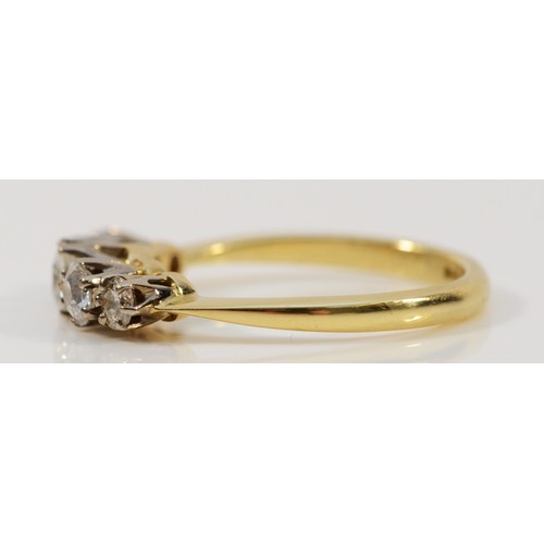 187 - An 18ct gold brilliant cut diamond five stone ring, M, 3.1g