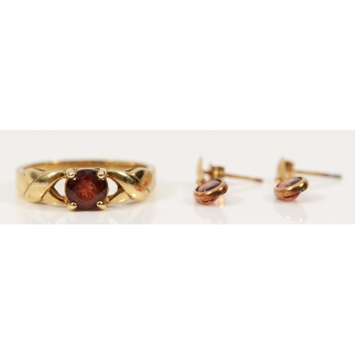 207 - A 9ct gold garnet solitaire ring, N, together with a pair of 9ct gold garnet drop earrings, 3g