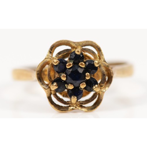 219 - A 9ct gold sapphire floral cluster ring, O 1/2, 2.3g